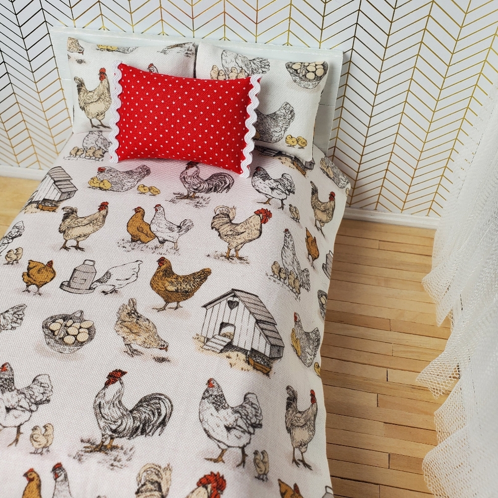 Miniature Dollhouse 1:12 Scale Farmhouse Chicken Bedding Handmade - Picture 3 of 5